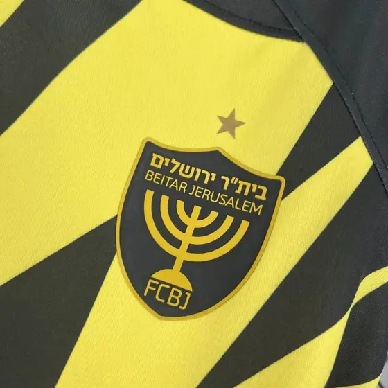 חולצת משחק קצרה בית״ר ירושלים בית 25/26 פסי נמר, תמונה 3