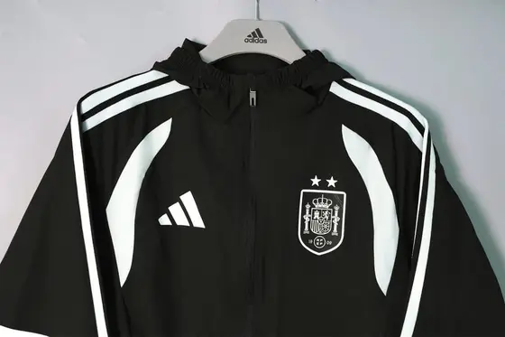 מעיל רוח עם קפוצ'ון ספרד שחור-לבן 2026, תמונה 2